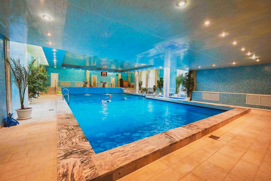 Бассейн в санатории Крепость в городе Кисловодске - фотография