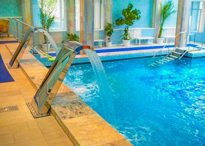 Бассейн в санатории Крепость в городе Кисловодске - фотография