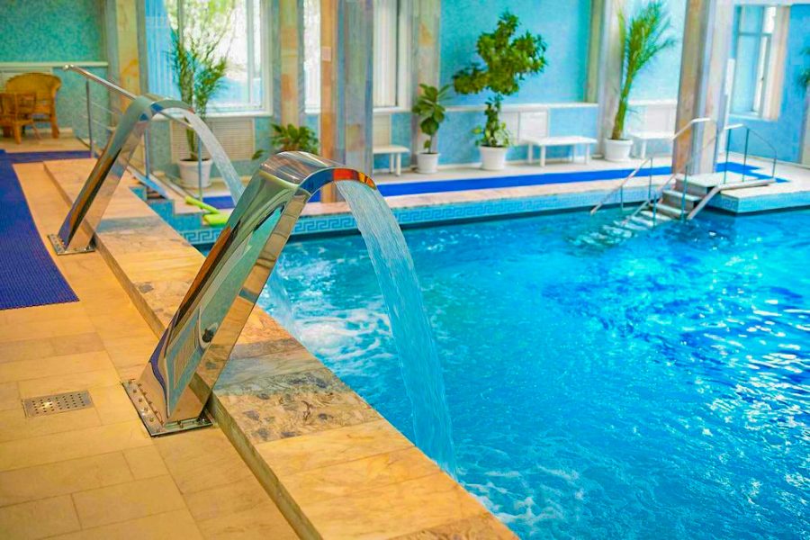 Бассейн в санатории Крепость в городе Кисловодске - фотография