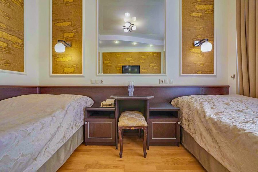 Двухместный номер в санатории Крепость в городе Кисловодске - фотография