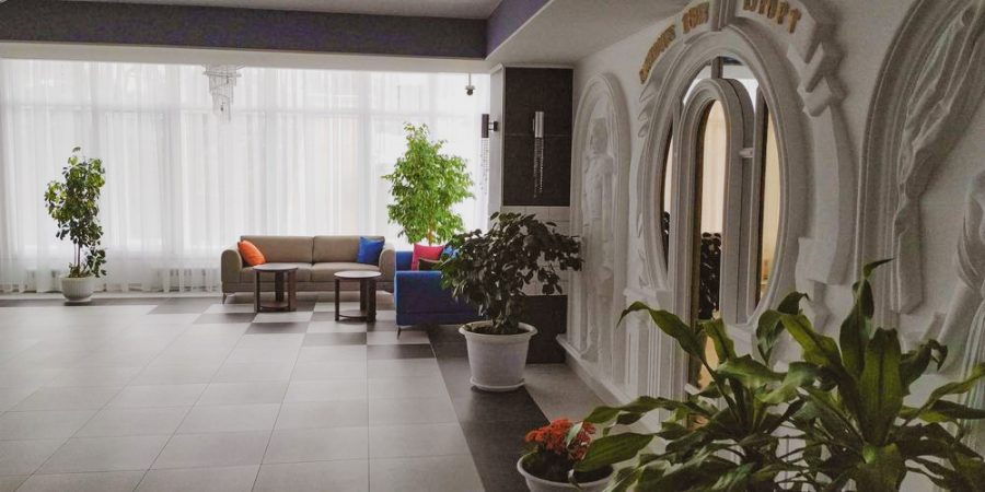 Холл в санатории Крепость в городе Кисловодске - фотография