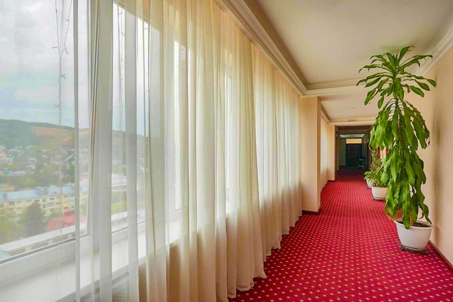 Коридор в санатории Крепость в городе Кисловодске - фотография
