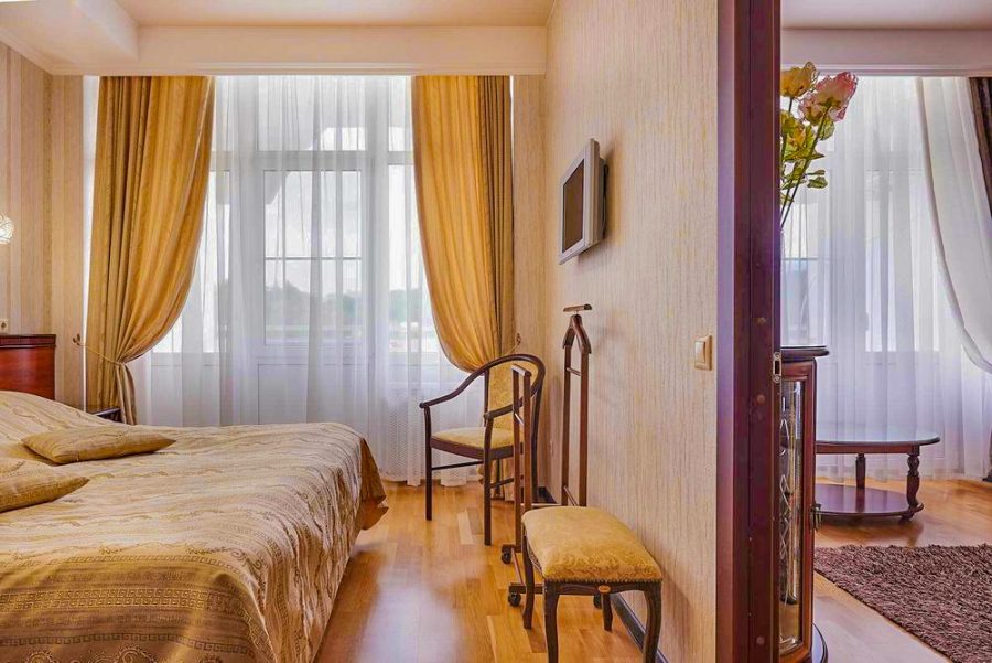 Номер Люкс в санатории Крепость в городе Кисловодске - фотография