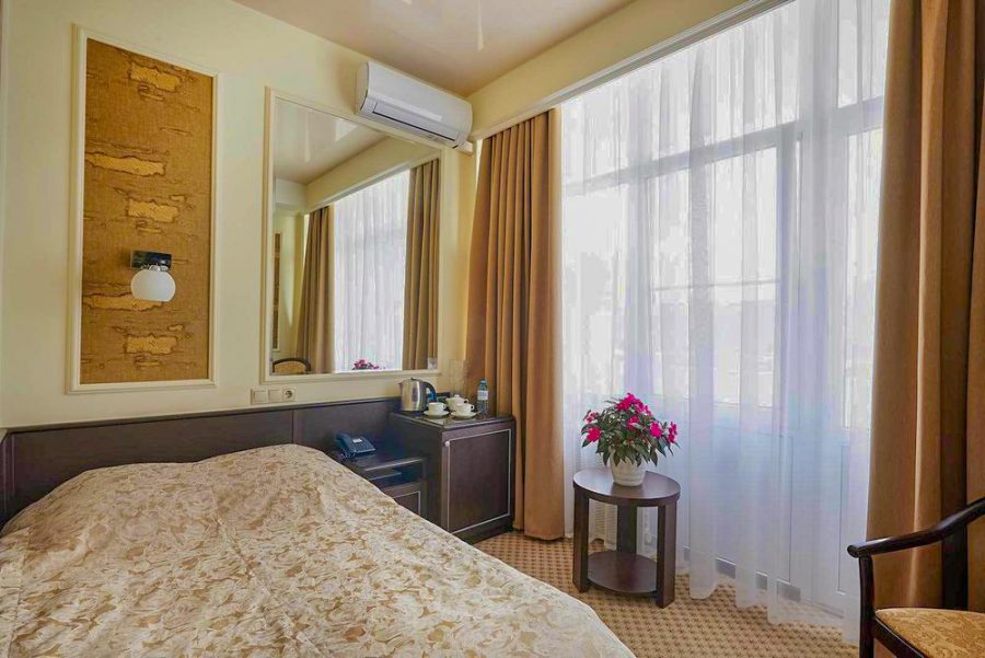 Одноместный номер в санатории Крепость в городе Кисловодске - фотография