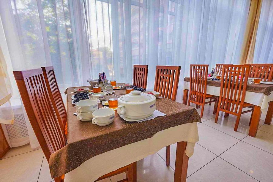 Обеденный зал в санатории Крепость в городе Кисловодске - фотография