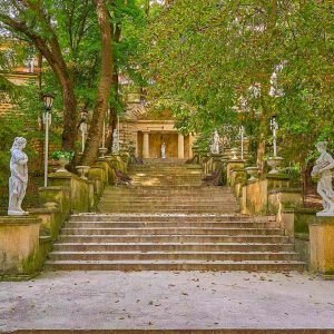 Территория в санатории Крепость в городе Кисловодске - фотография