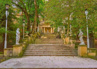 Территория в санатории Крепость в городе Кисловодске - фотография
