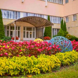 Территория в санатории Крепость в городе Кисловодске - фотография