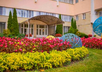 Территория в санатории Крепость в городе Кисловодске - фотография