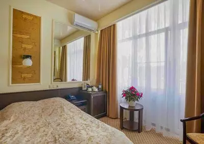 Одноместный номер в санатории Крепость в городе Кисловодске - фотография