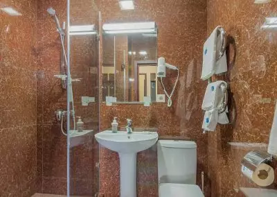 Одноместный номер в санатории Крепость в городе Кисловодске - фотография