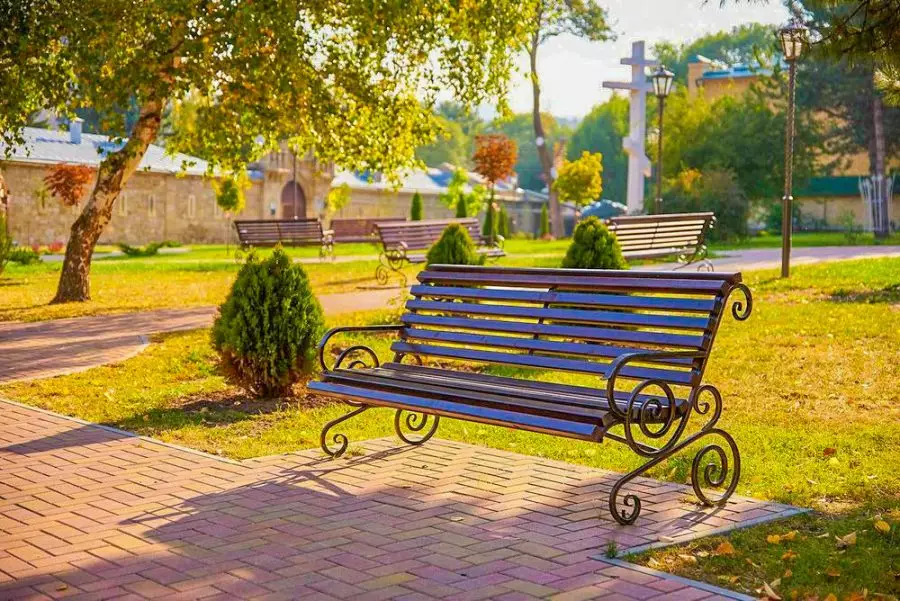 Территория в санатории Крепость в городе Кисловодске - фотография